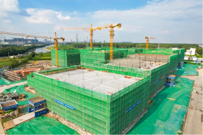 浦仪公路旁，，竖起工业新地标