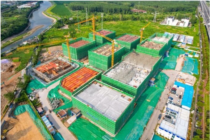 浦仪公路旁，，竖起工业新地标